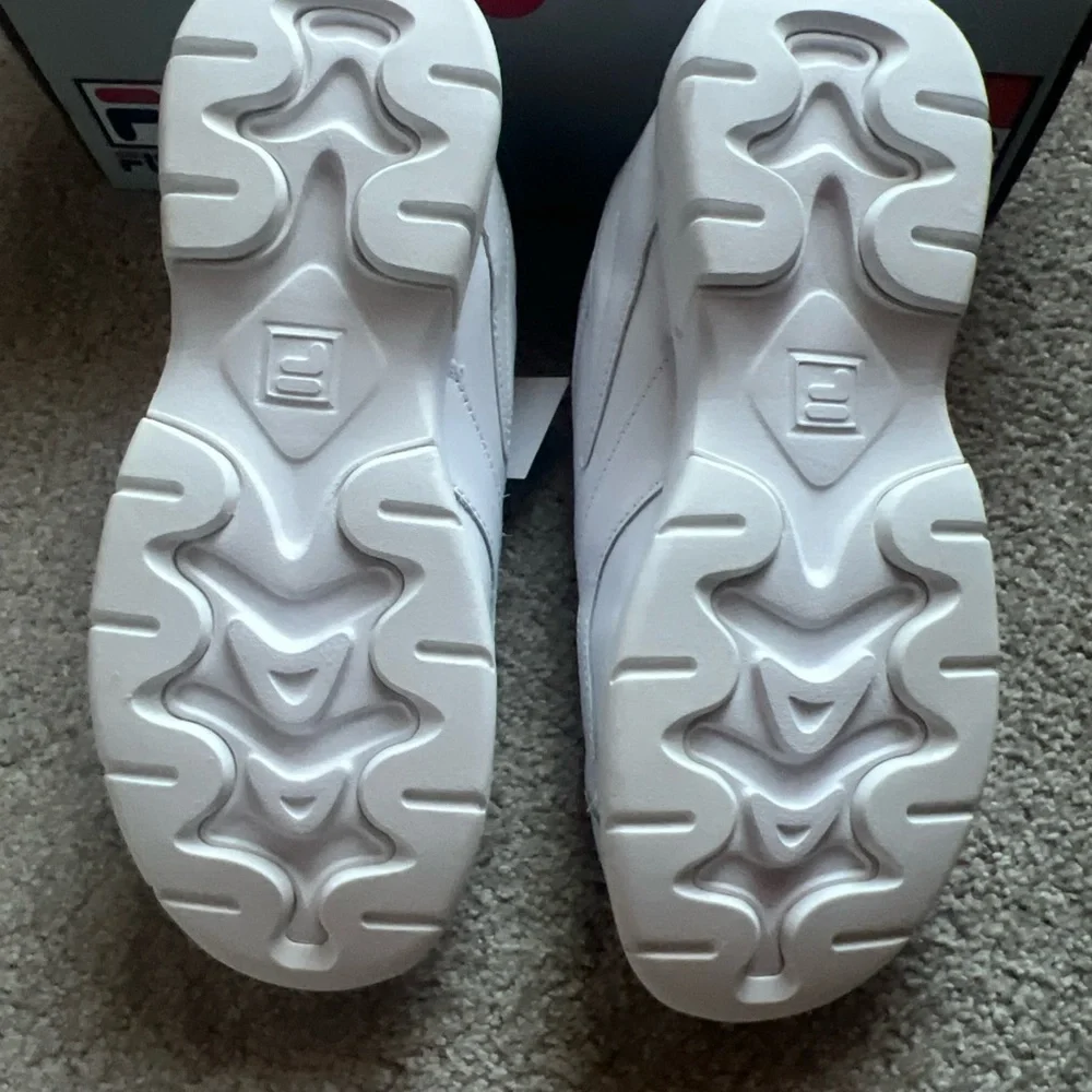 NEW/NIB FILA Disarray Women's White Sneakers Size 8.5 5CM00783-125 Item #1331060 - Picture 5 of 8